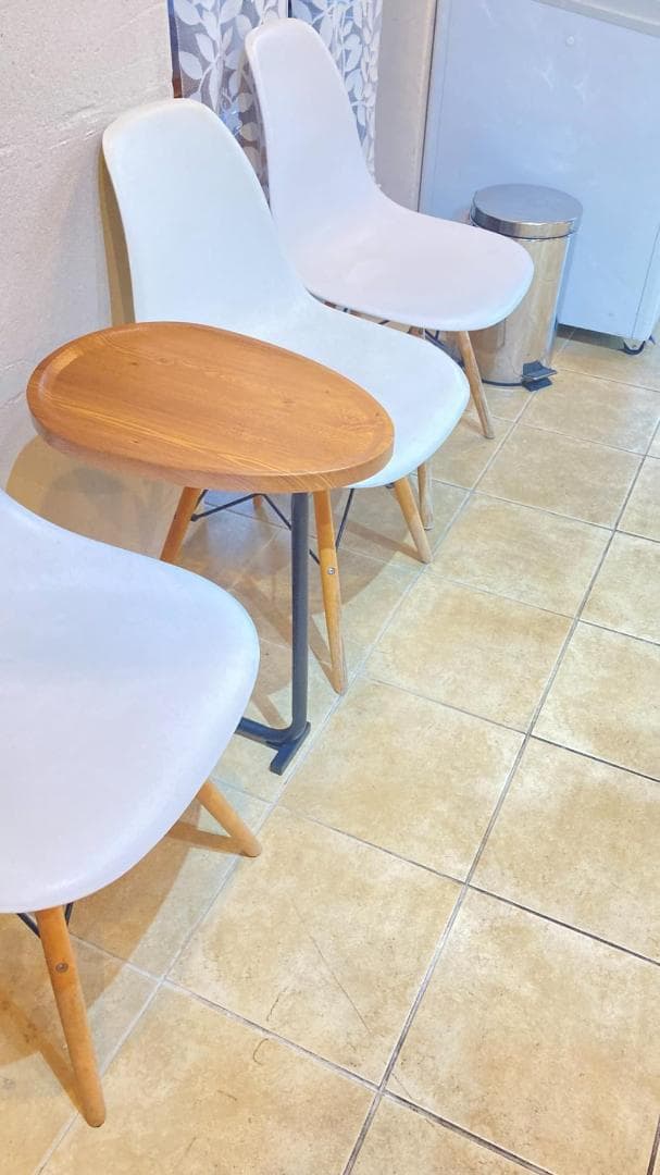 ☆C字型のデザイン　モダン　シンプル　実用性　サイドテーブル