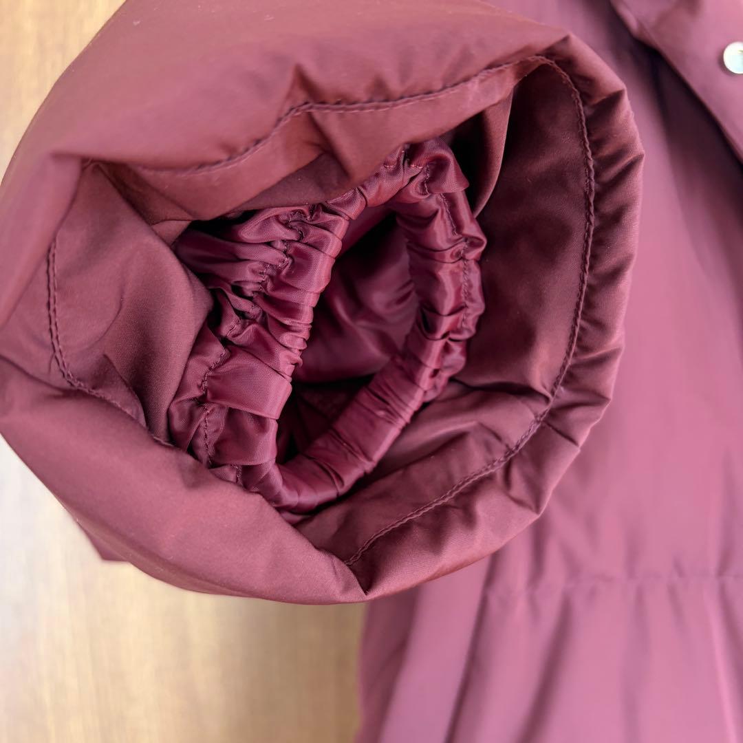 美品 emmi エミ サスティナブルフーディダウン バーガンディ 撥水加工