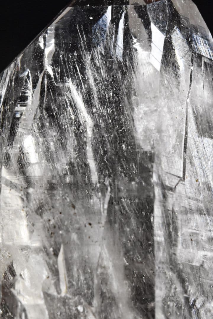 パキスタン スカルドゥ Ashopi鉱山産 角閃石入りライトスモーキーポイント