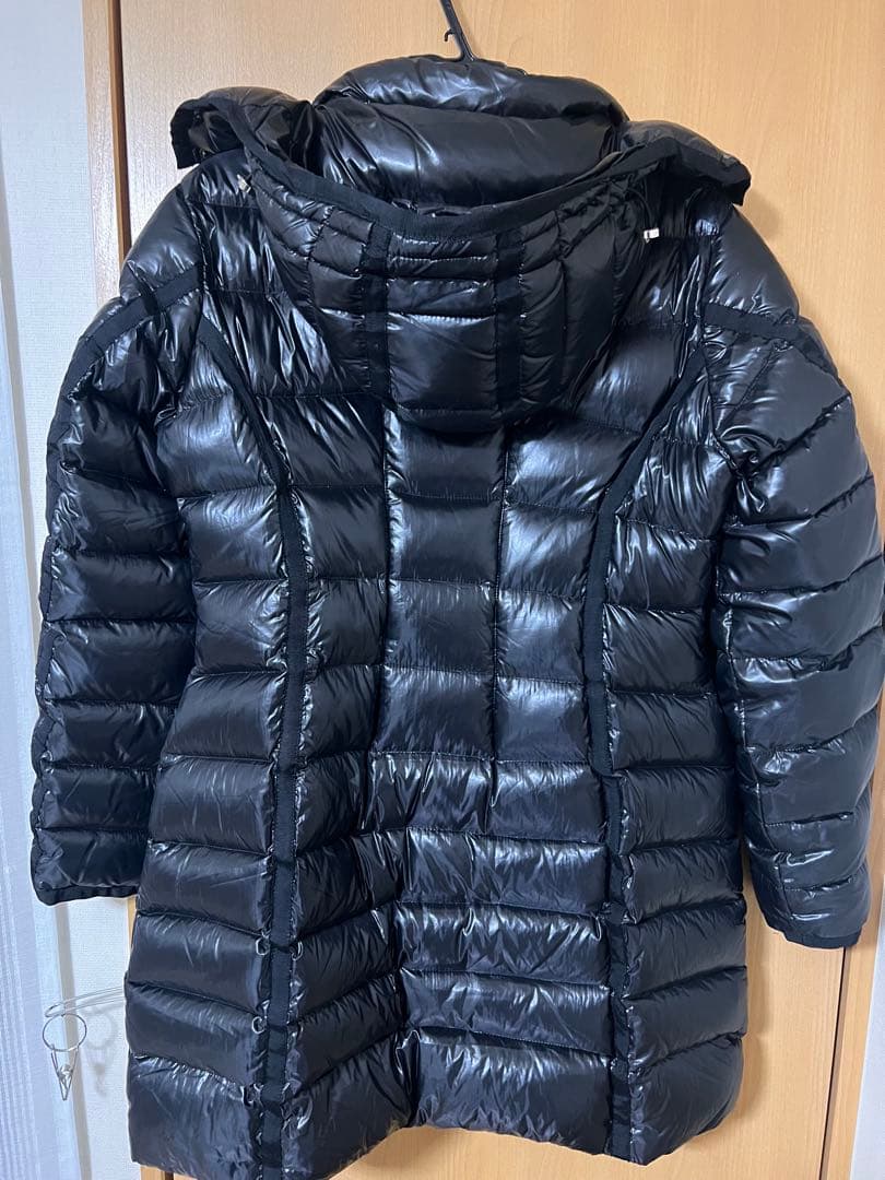 MONCLER ブラック ダウンジャケット フード付き