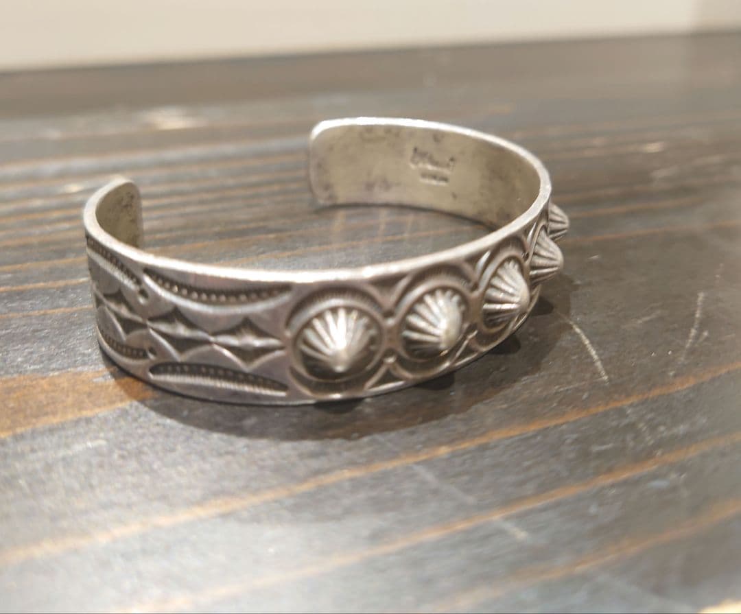 Navajo Gary reeves スタンプワーク　バングル