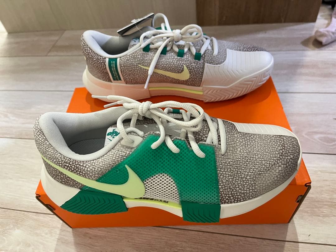 ナイキ テニスシューズ ナイキ GP チャレンジ1 プレミアム　26.5㌢