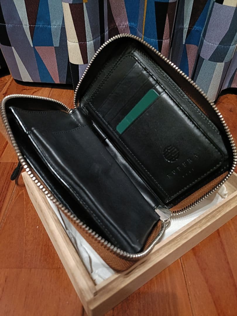 ブラウン 二つ折り財布 KUBERA