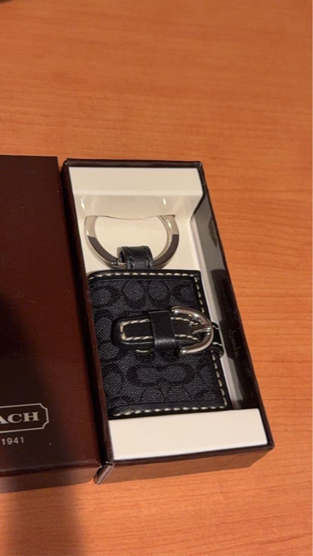 コーチ 手帳型 キーホルダー チャーム ブラック シグネチャー