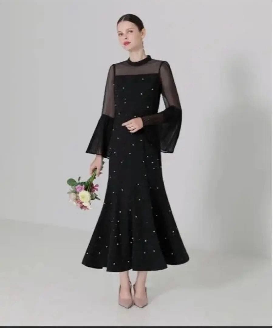 パールビジュー付きマーメイドシルエットワンピース