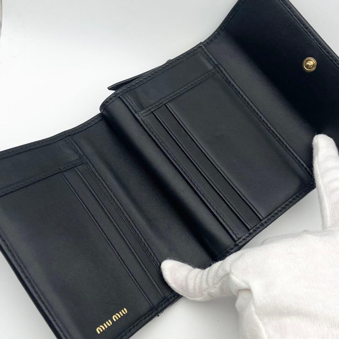 超極美品● ミュウミュウ 折り財布 3つ折り マテラッセ ブラック レザー 現行