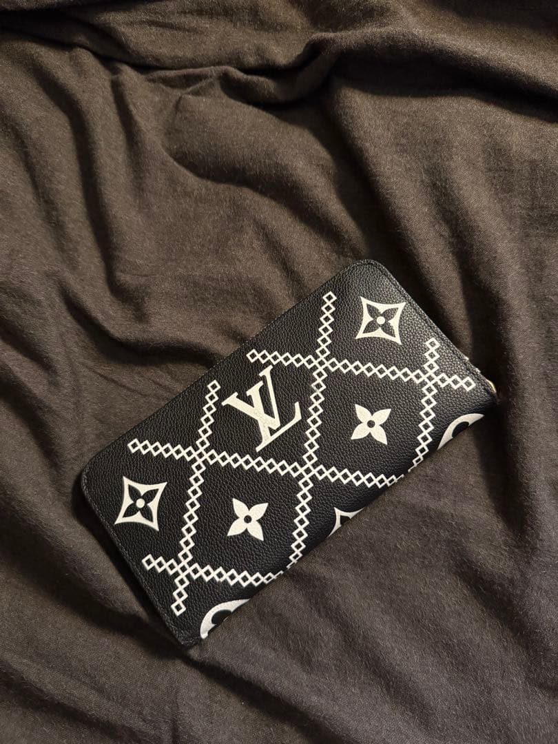 ルイヴィトン バイカラー モノグラム・アンプラント レザージッピー・ウォレット