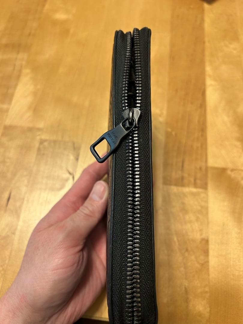 LOUIS VUITTON ブラックレザー長財布