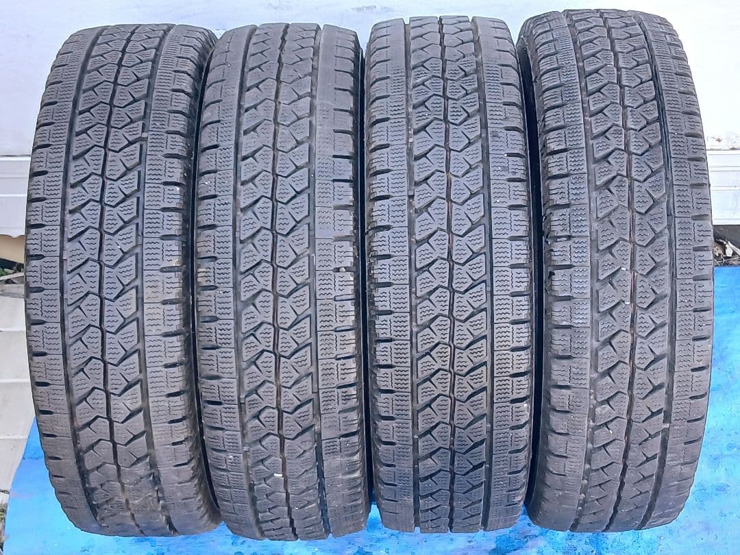 215/70R15　メーカーBLIZZAK　製造年2021年　4本セット