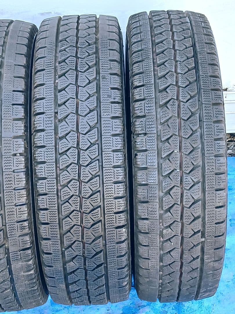 215/70R15　メーカーBLIZZAK　製造年2021年　4本セット