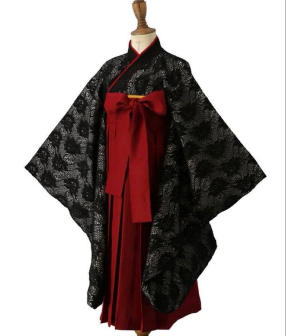 黒レース着物　赤の袴