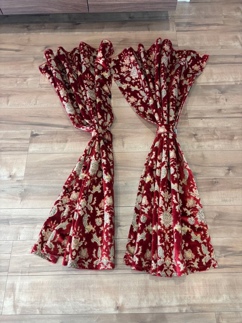 金華山　バレンタイン　赤　センターカーテン　キタワキ製　値下げ中