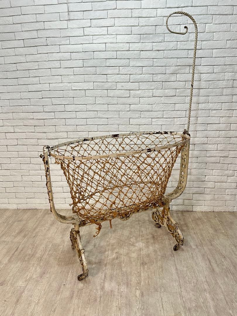 【東京都内23区配送無料】アンティーク　フランス製　ベビーベッド　什器　店舗　棚