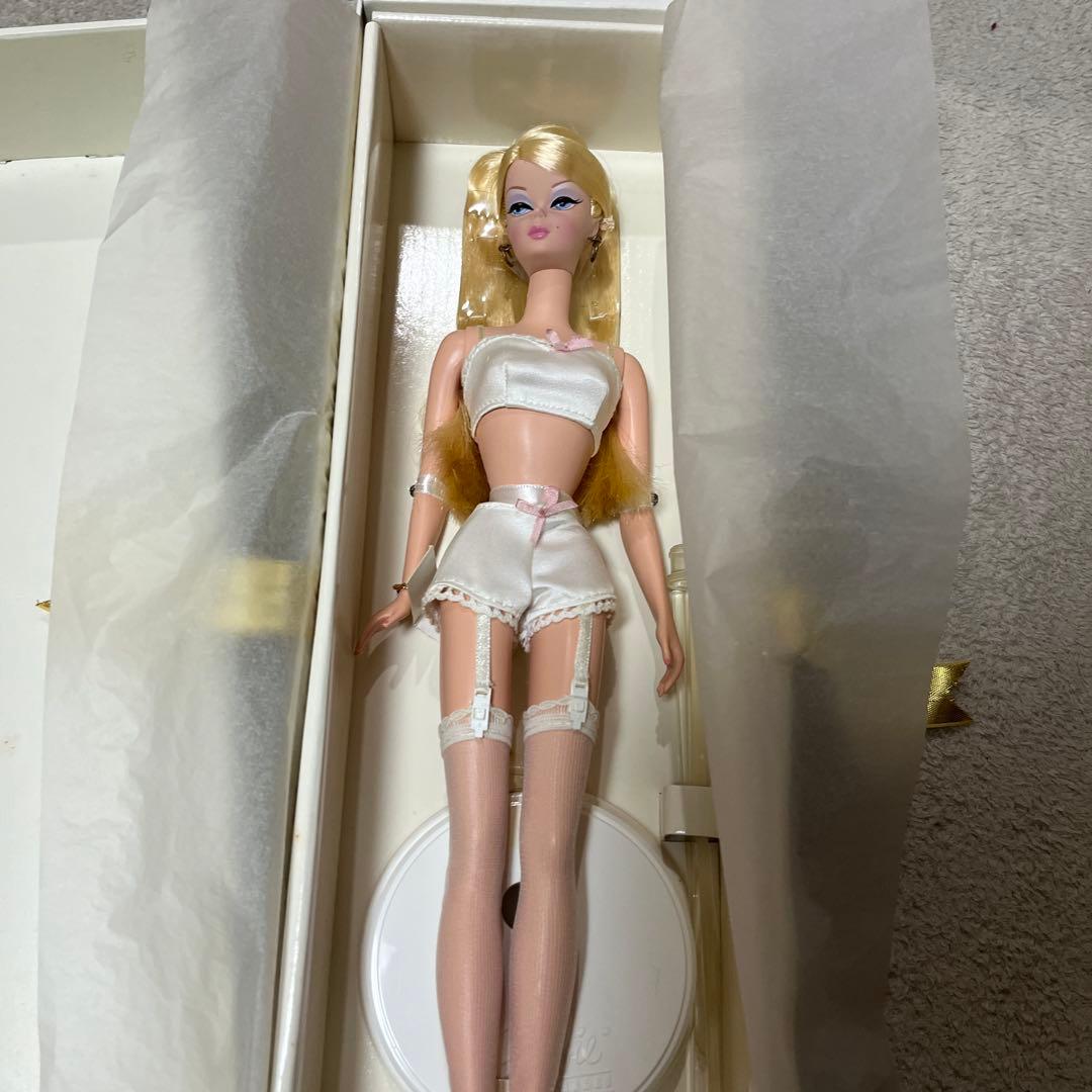 Barbie fashion modelバービー人形 本体のみ　可動ボディ