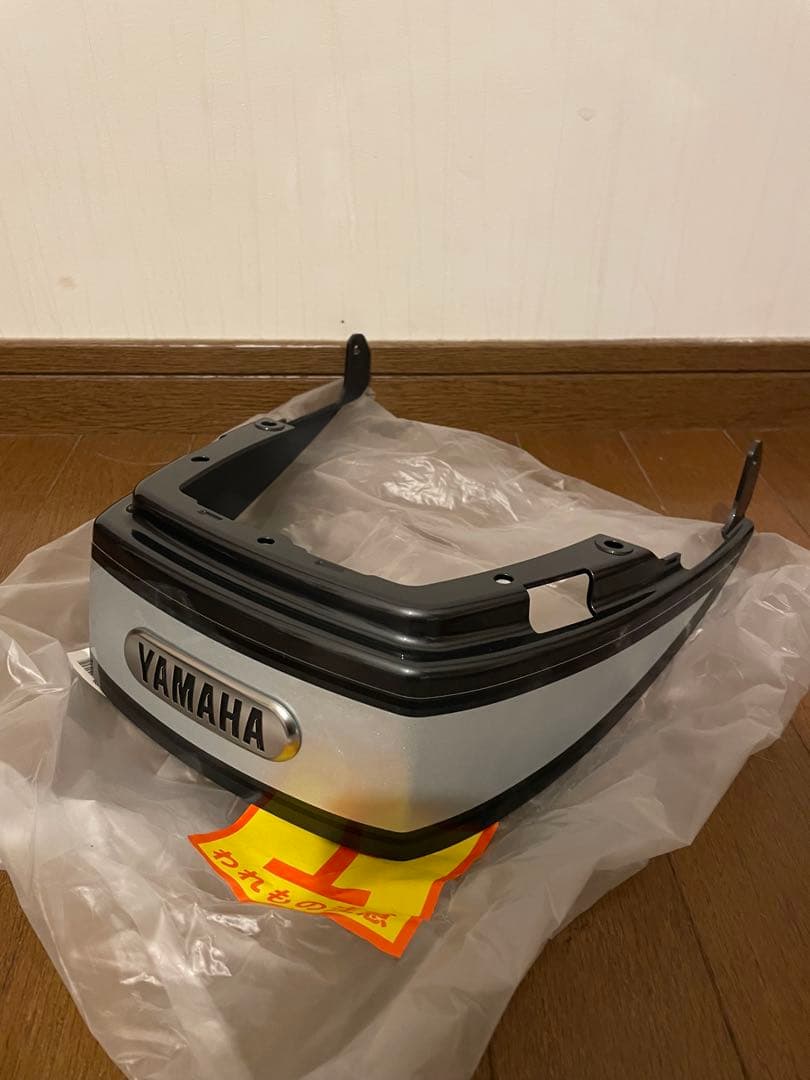 SR400 ファイナルエディション　テールカウル　新品未使用　純正品