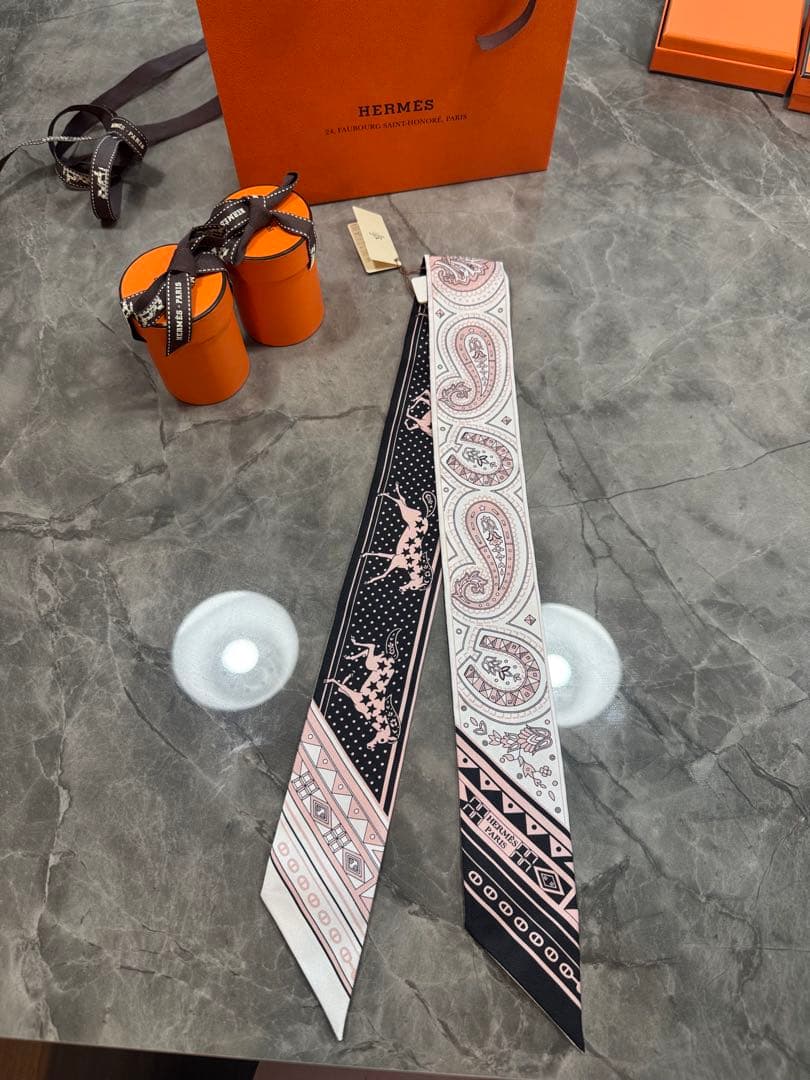 新品エルメスツイリー　シュバルドクール　バンダナ