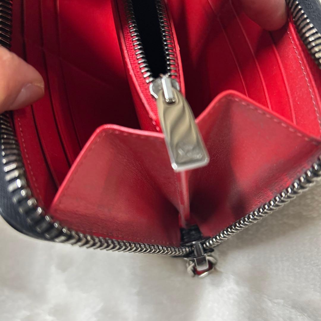 黒 スタッズ付き レザー長財布