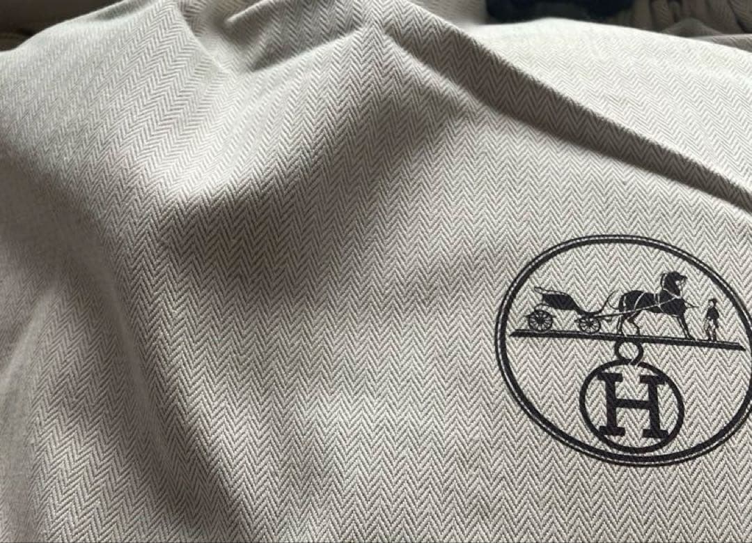 新品、未使用、タグ付！エルメス⭐︎クッション　PM グレー　アヴァロンIII