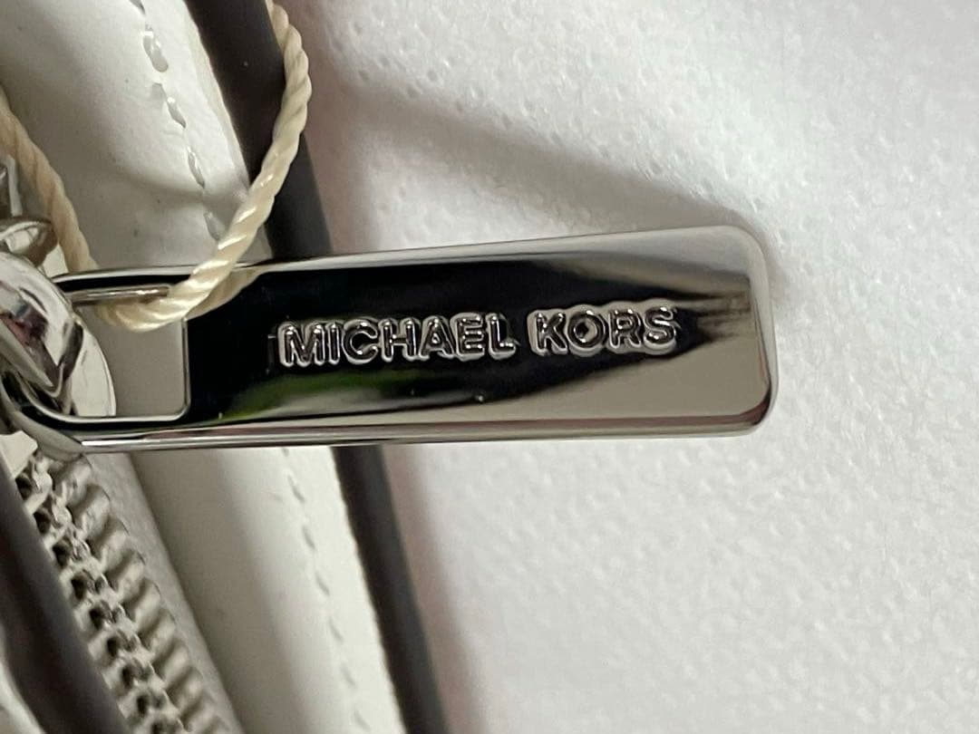 【新品タグ付き】限定色 MICHAEL KORS マイケルコース 二つ折り財布