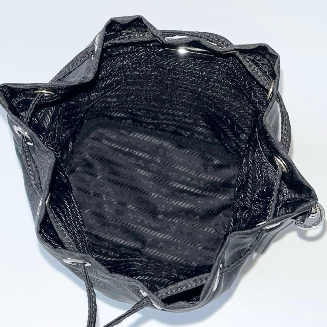 プラダ　巾着ポーチ　トライアングルロゴ　ナイロン　レザー　ブラック　ユニセックス