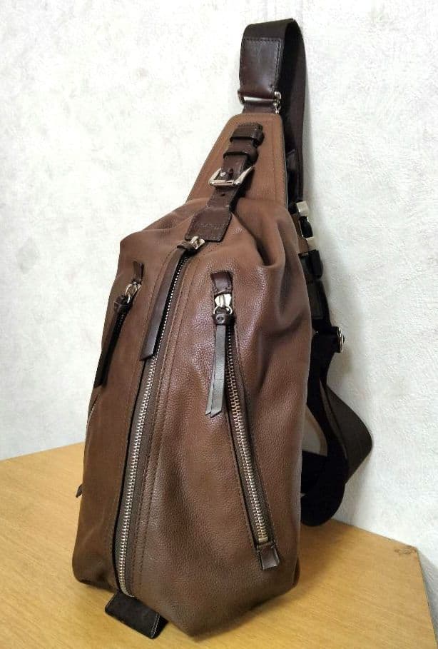 安齋謙二　COACH コーチ スリングバッグ ボディバッグ ブラウンメンズ