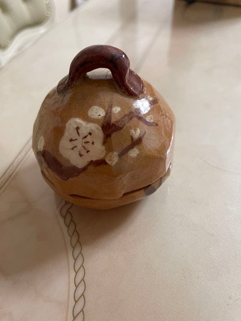 鶴巻宗富　香合　赤楽　梅