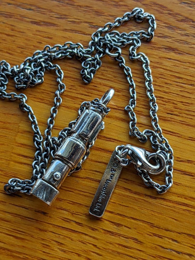 美品 スターウォーズ ライトセイバー ペンダント