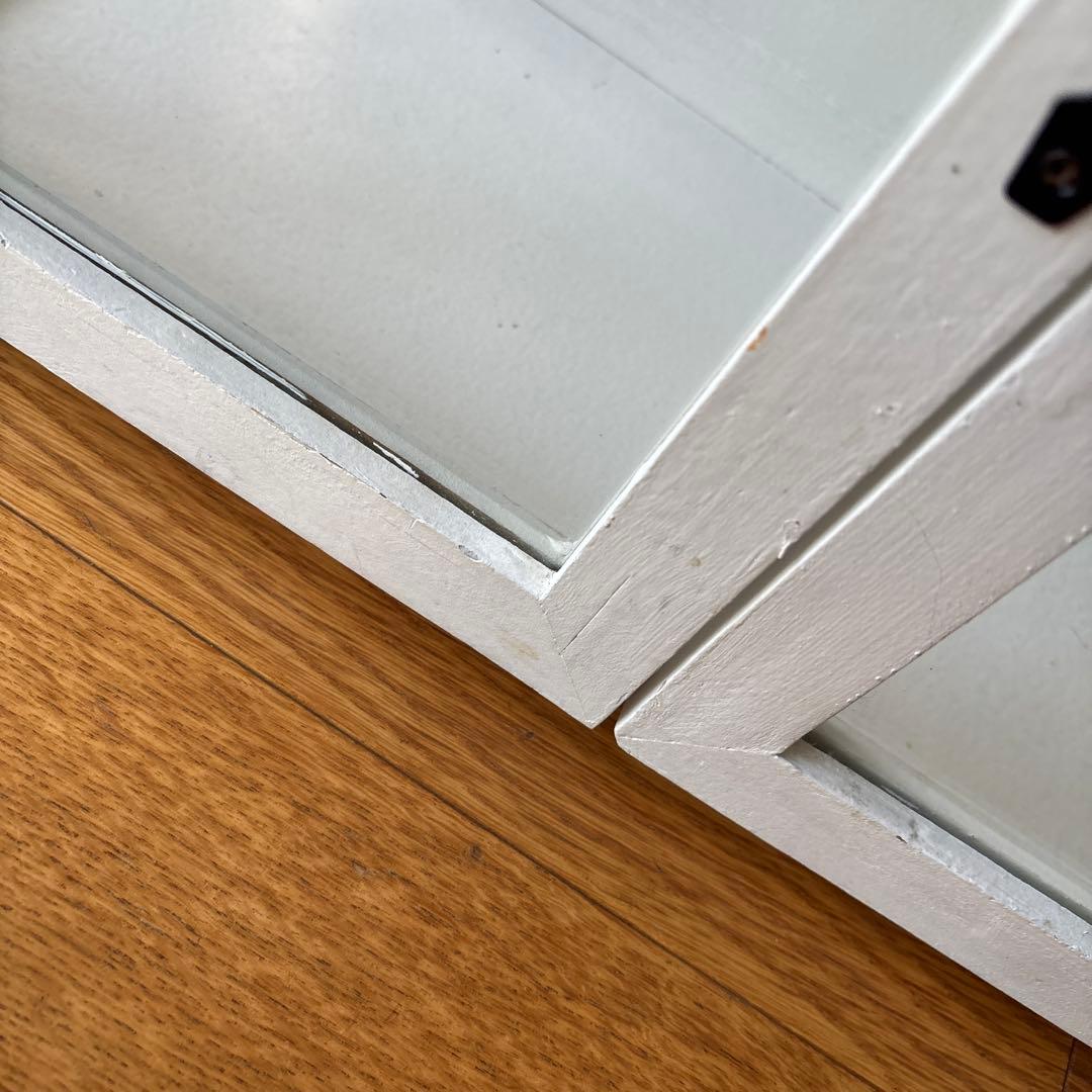 木製　ディスプレイ　キャビネット　白