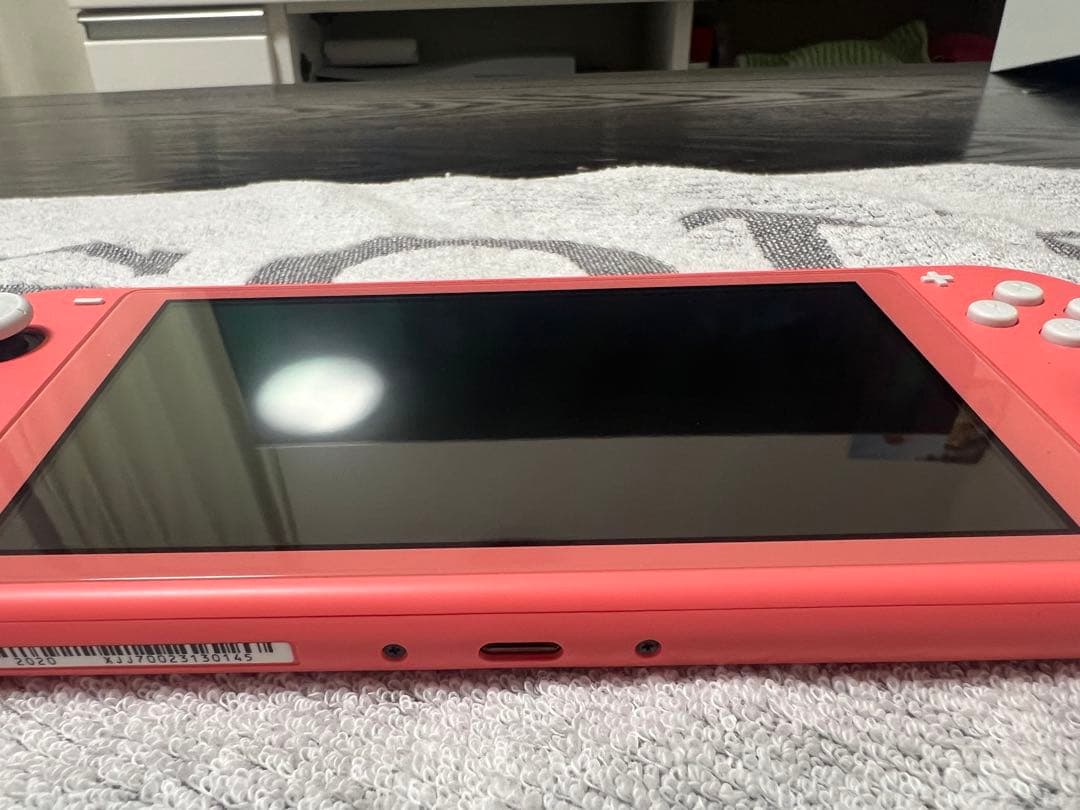 Nintendo switch Lite コーラルピンク