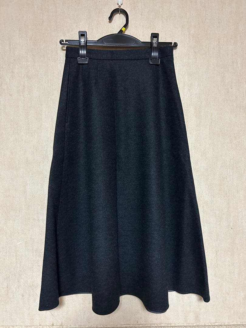 theory luxeチャコールグレーフレアスカート ポケット付き32サイズ