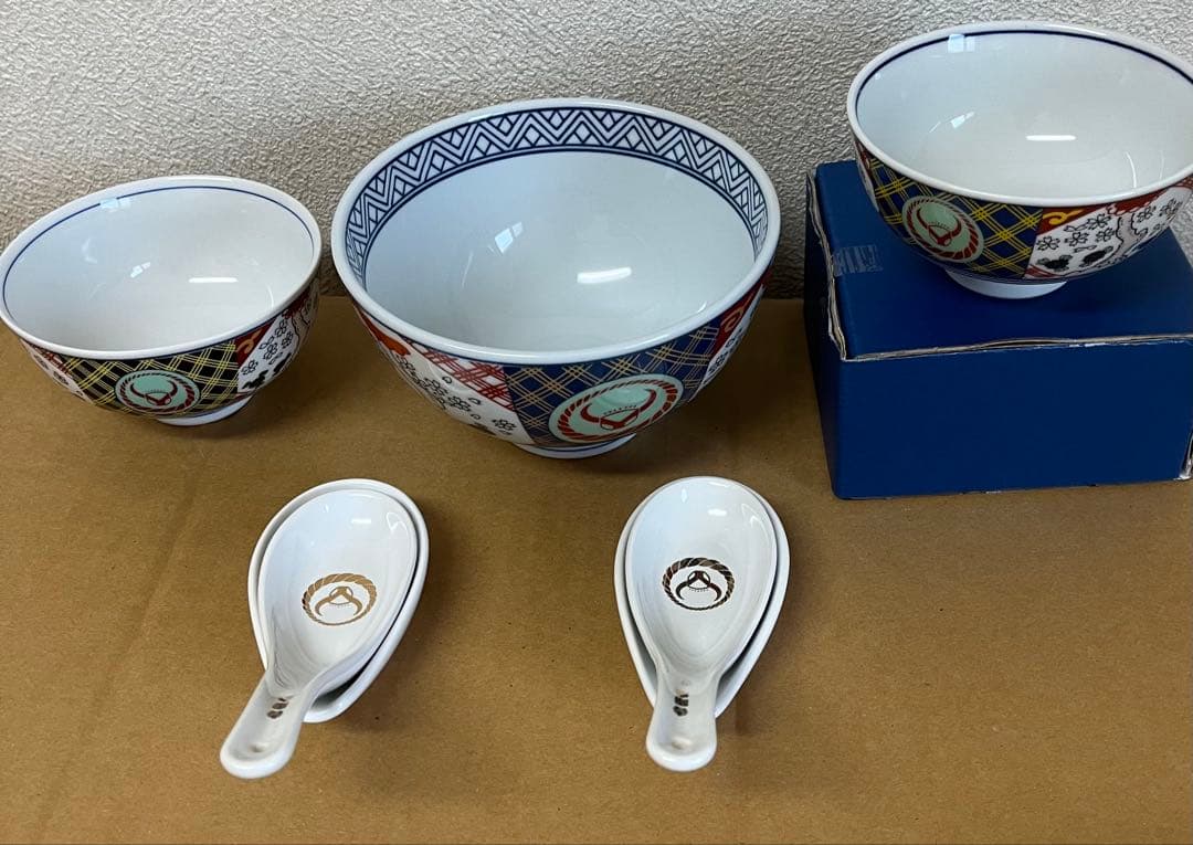 吉野家丼、茶碗3個、蓮華2個セット　箱付き