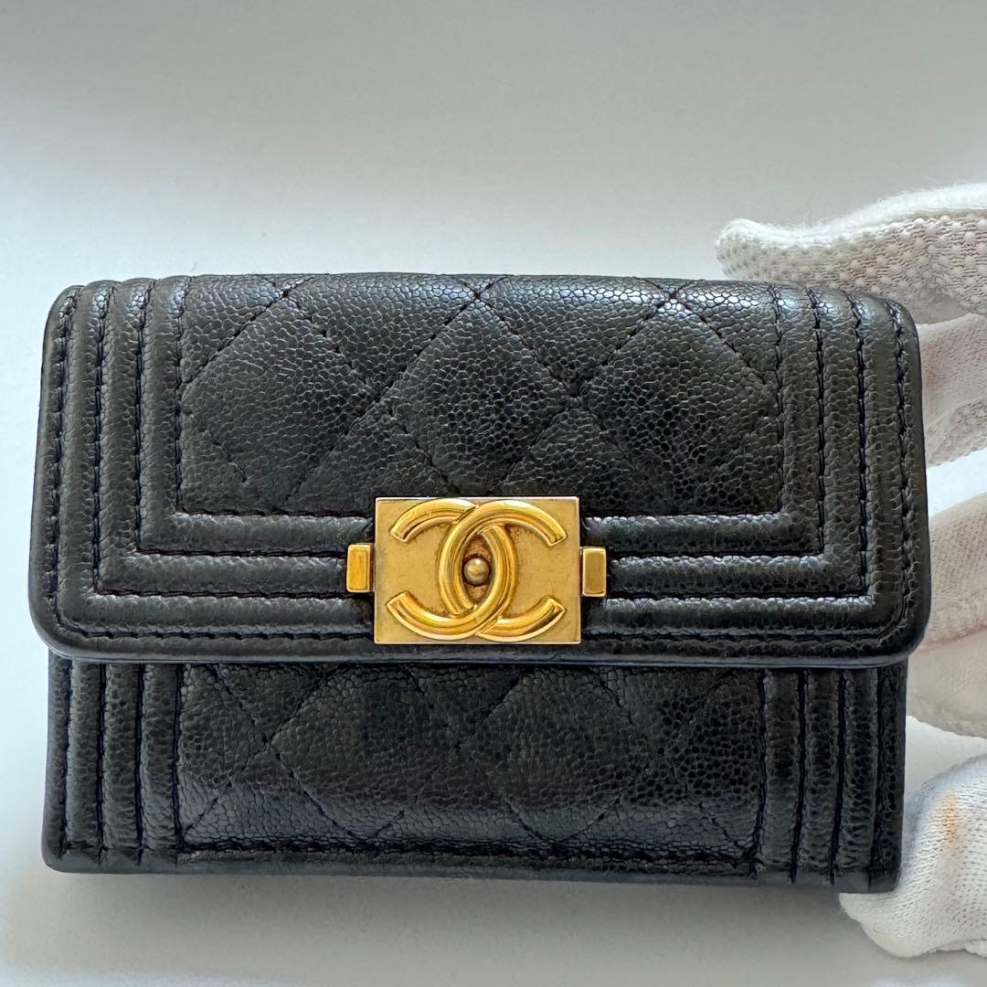 CHANEL シャネル ボーイシャネル マトラッセ 三つ折財布 キャビアスキン