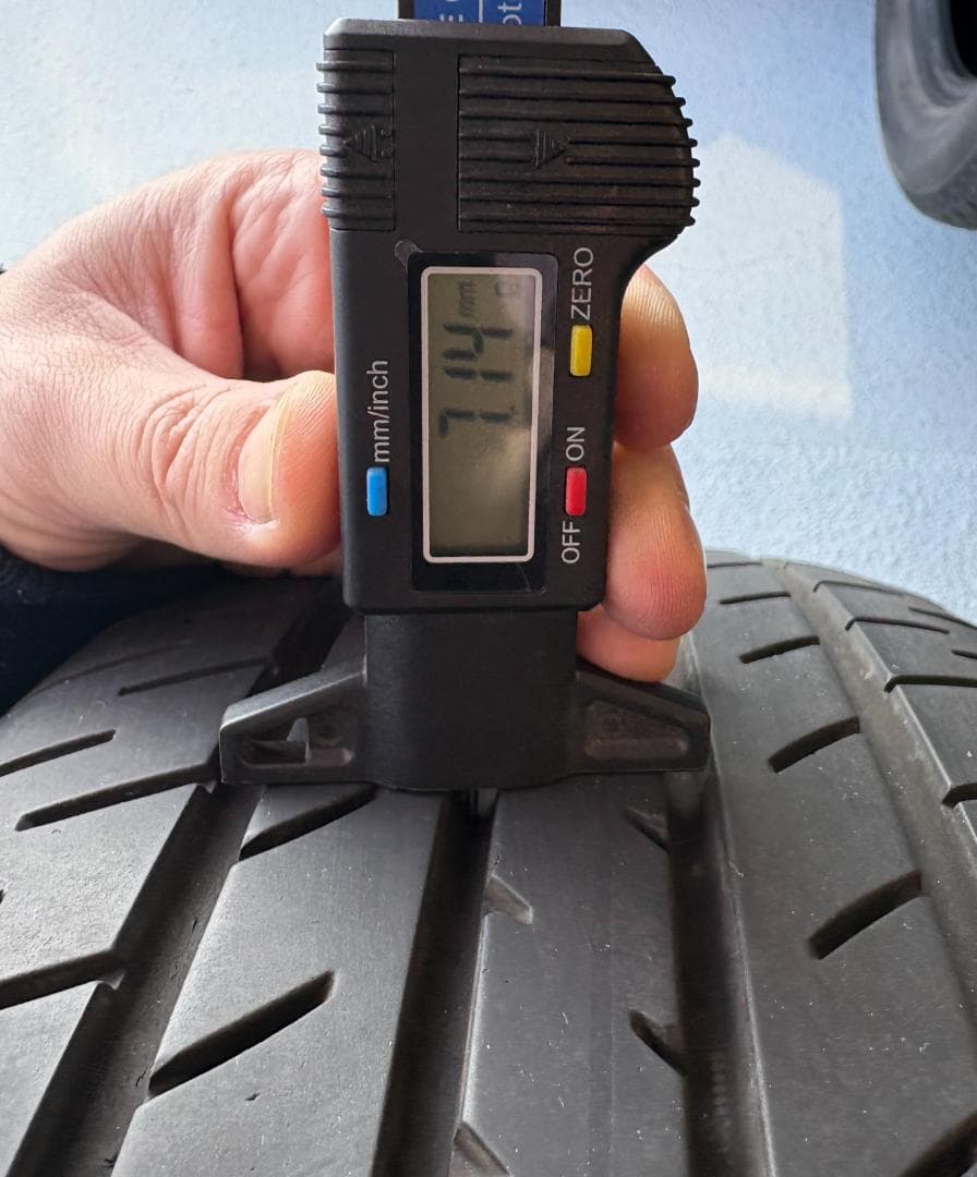 ヨコハマ BluEarth ES32 225/60R17 タイヤ4本 溝7分山