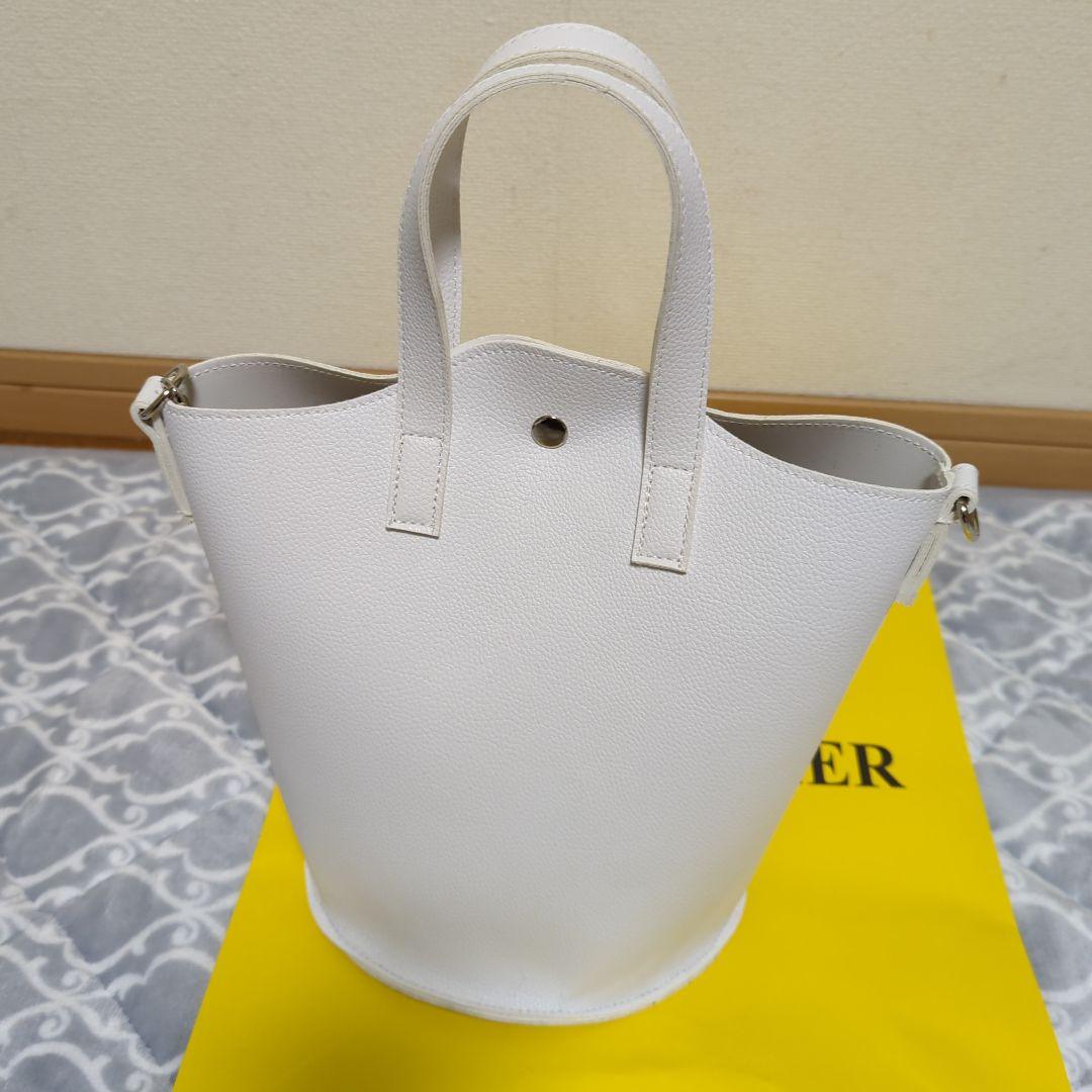 新品　アダムスジャグラー　今期バッグ ホワイト