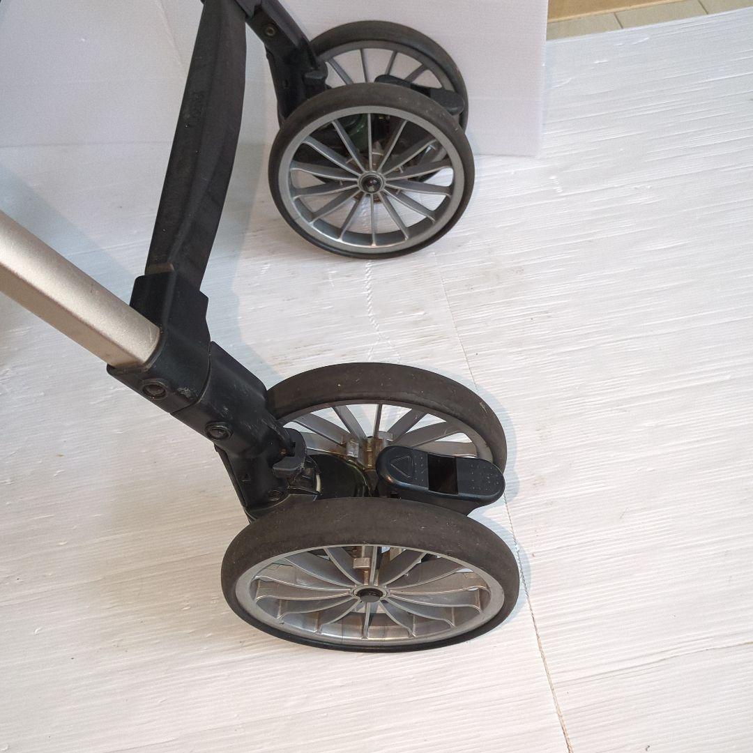 Combi ホワイトレーベル CWL アンブレッタ 4キャス エッグショック