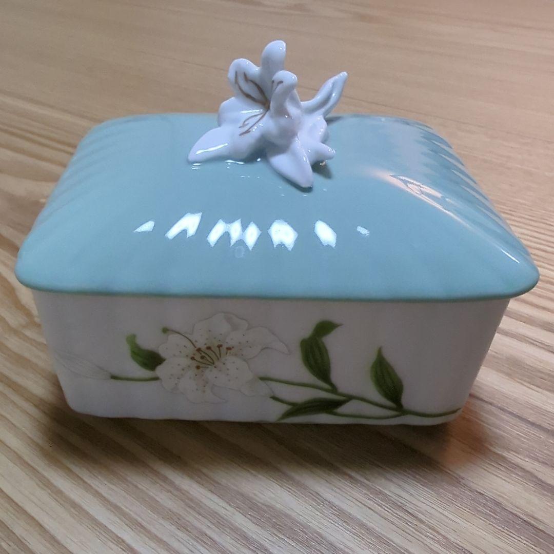 深川製磁 白百合 フローラルボックス