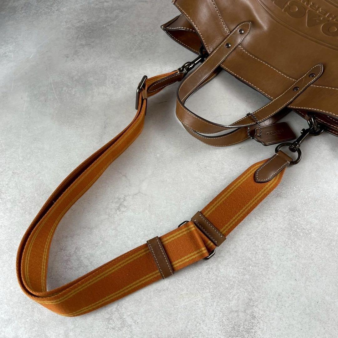 コーチ　フィールド　トートバッグ　2WAY 40 ウィズ バッジ　CC097