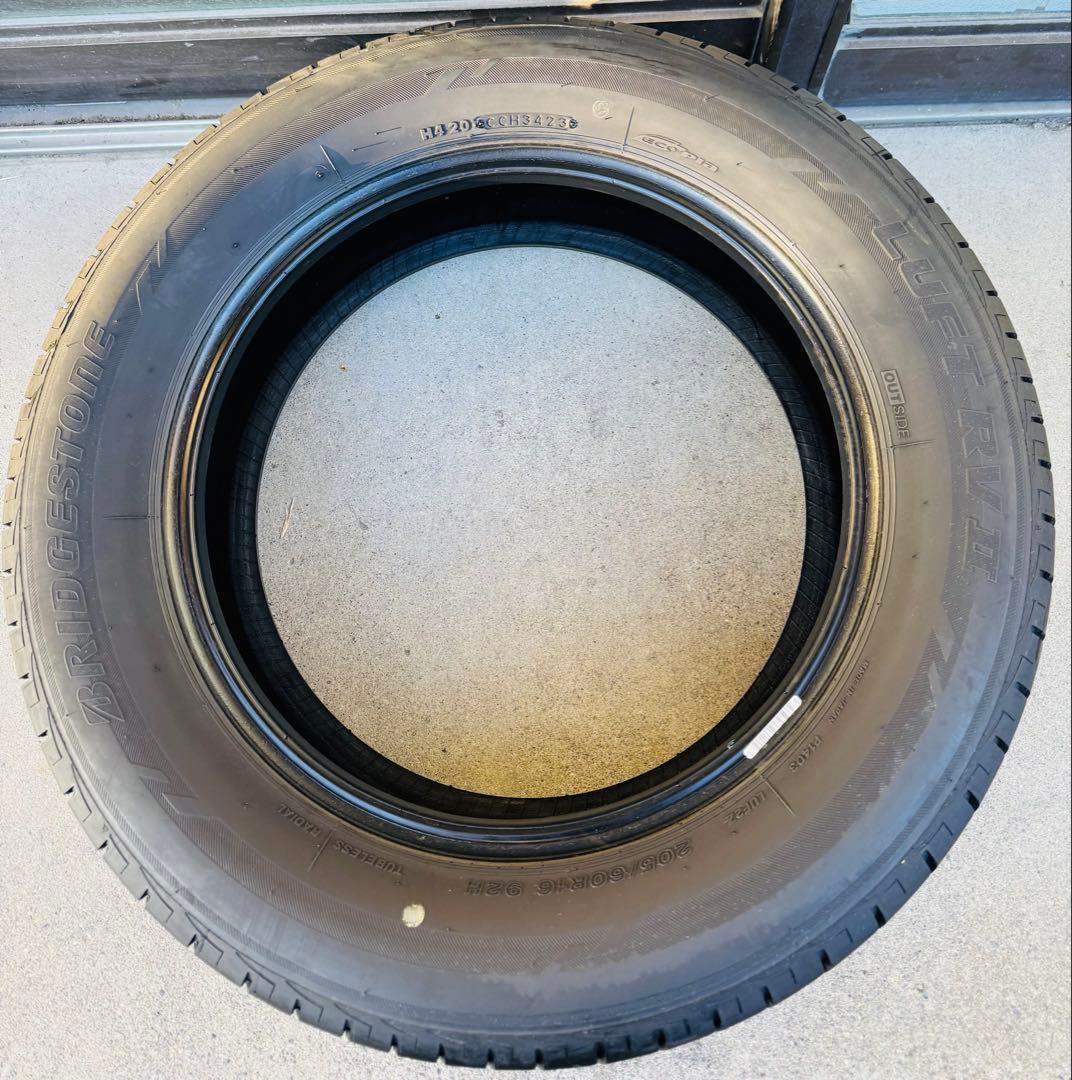 ブリヂストン ルフトrv2．205/60R16 92H 23年製