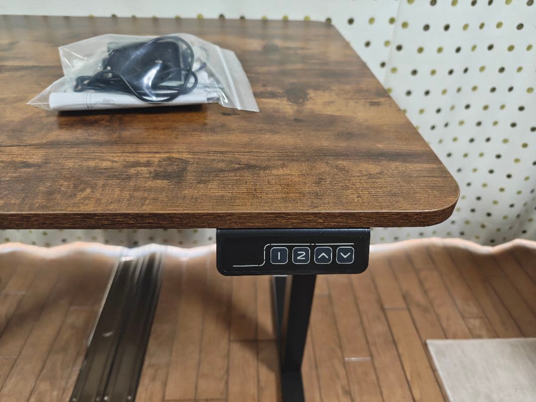 組み立て済み。電動昇降デスク 100cm×60cm