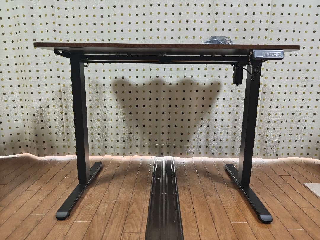 組み立て済み。電動昇降デスク 100cm×60cm