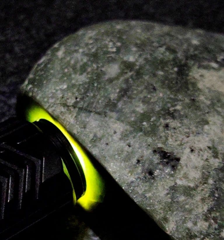 ★翡翠原石★幻の翡翠【秩父軟玉・三沢ヒスイ2面カット663ｇ】