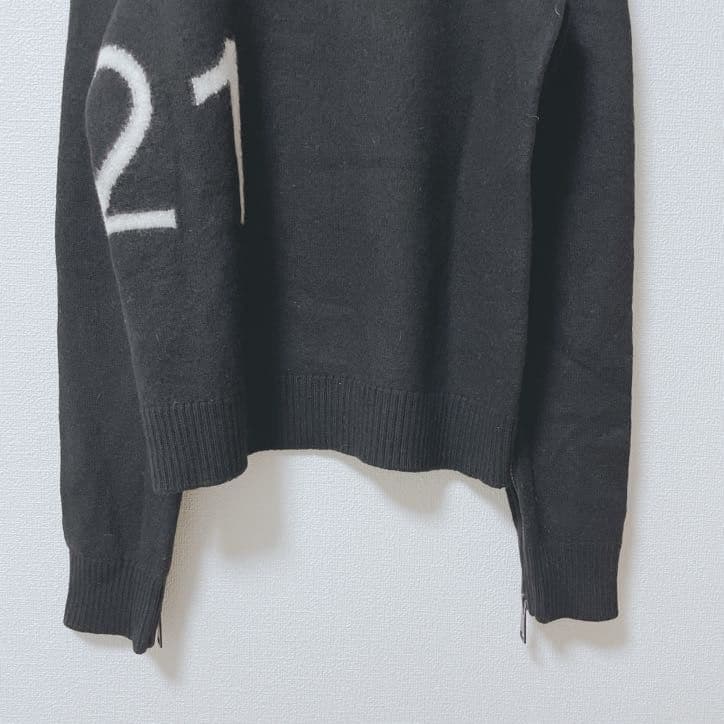 ヌメロヴェントゥーノ　ニット　セーター　毛100　袖ジップ　ロゴ　長袖