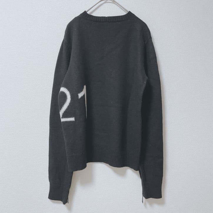 ヌメロヴェントゥーノ　ニット　セーター　毛100　袖ジップ　ロゴ　長袖