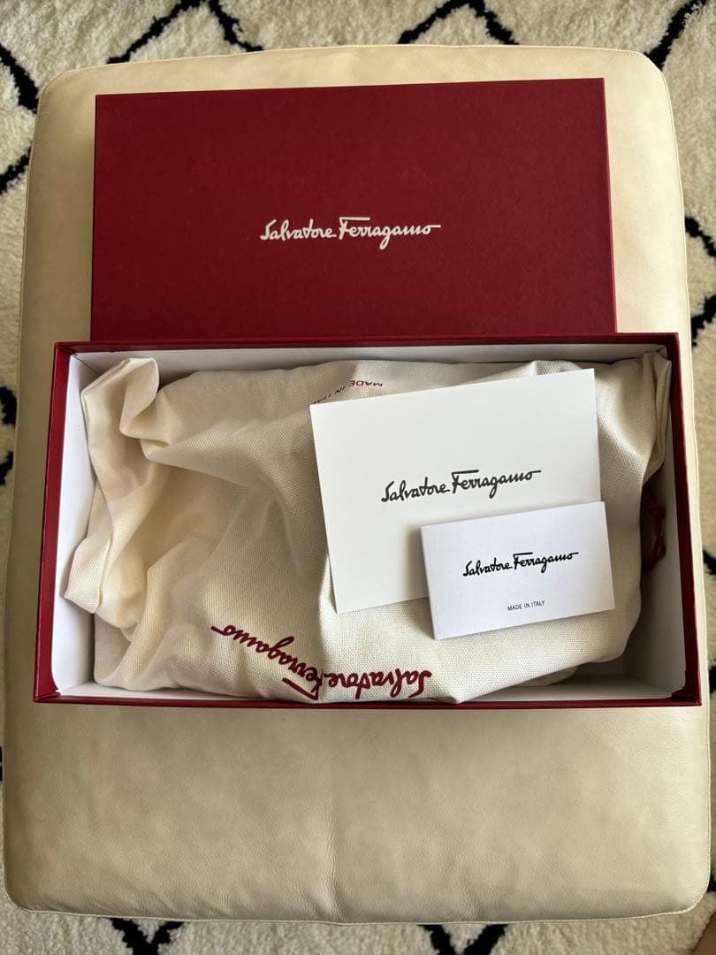 【新品未使用】フェラガモ　パンプス