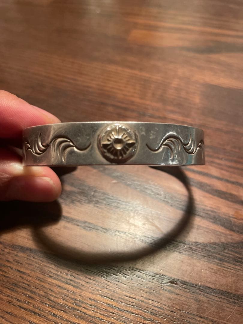 アリゾナフリーダム 太陽モチーフ K18 シルバー バングル 波模様