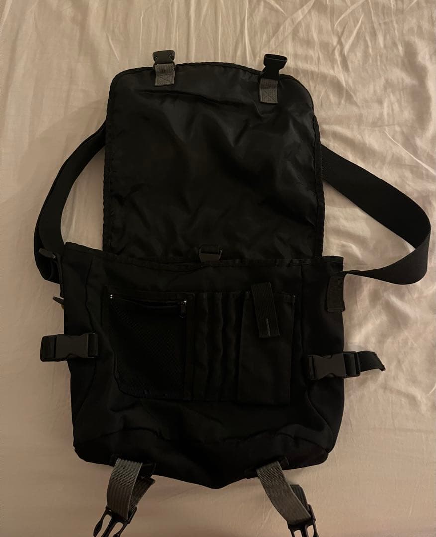 old gap ブラックメッセンジャーバッグ