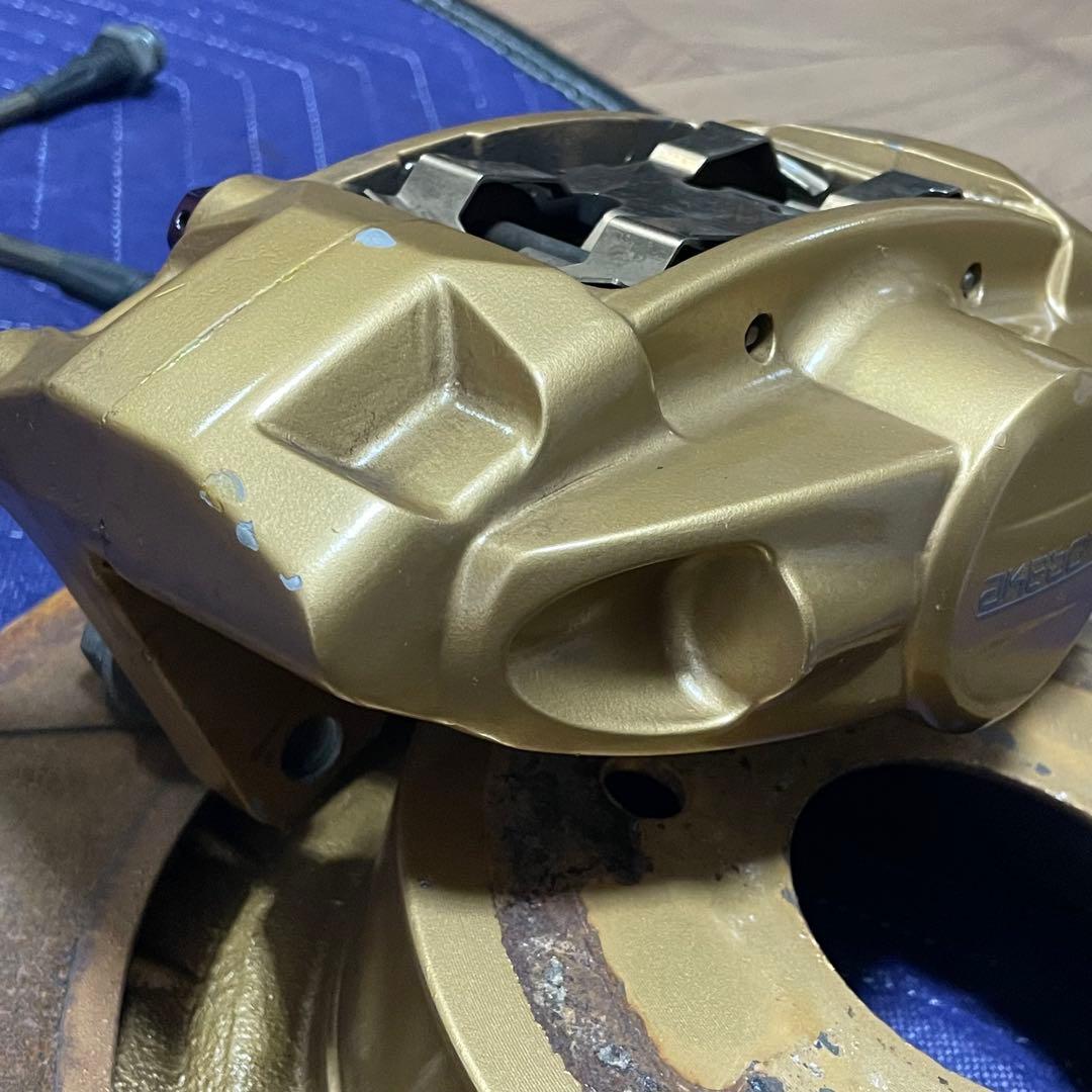 だ*ま様 Y51,V36,アケボノリアブレーキキャリパーとスロット付きリアロータ