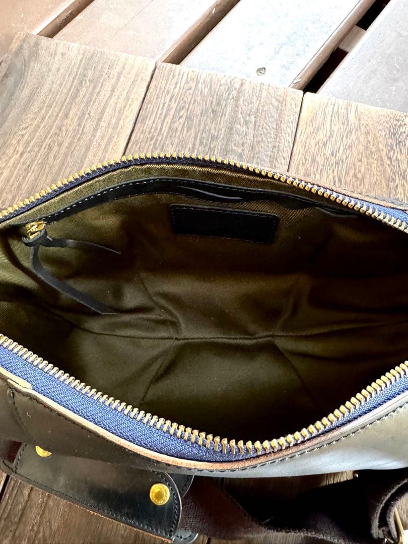 ☆ARTBROWN ボディバッグ クロムエクセル　茶芯ブラック