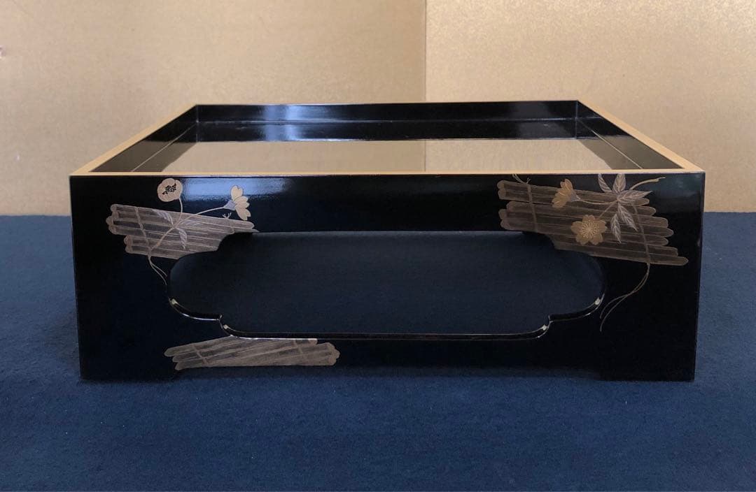 《レ》雲錦蒔絵 真塗内朱 五段重 替蓋 重台付 木製漆器 木箱 251117え2