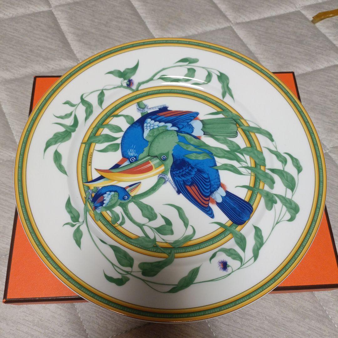 廃盤!!エルメストゥッカン陶磁器製 鳥のデザイン皿